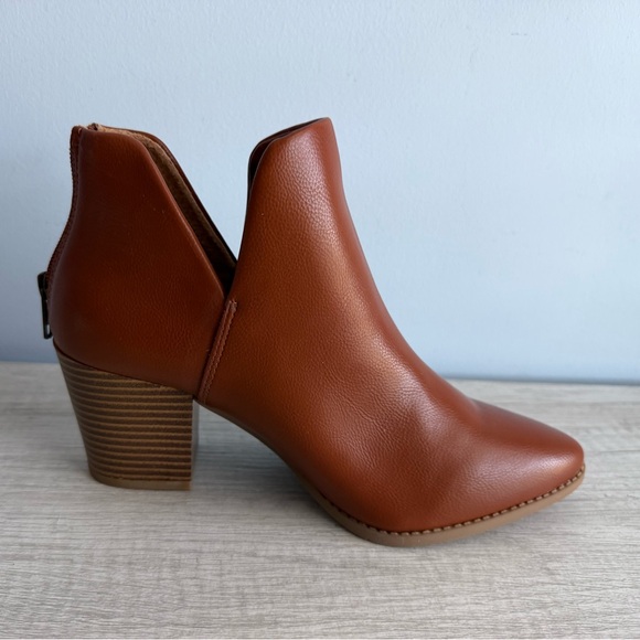 Sun + Stone Women's Cognac Elizaa Notched Pointed Toe Dress Booties Size 7W - Picture 3 of 11